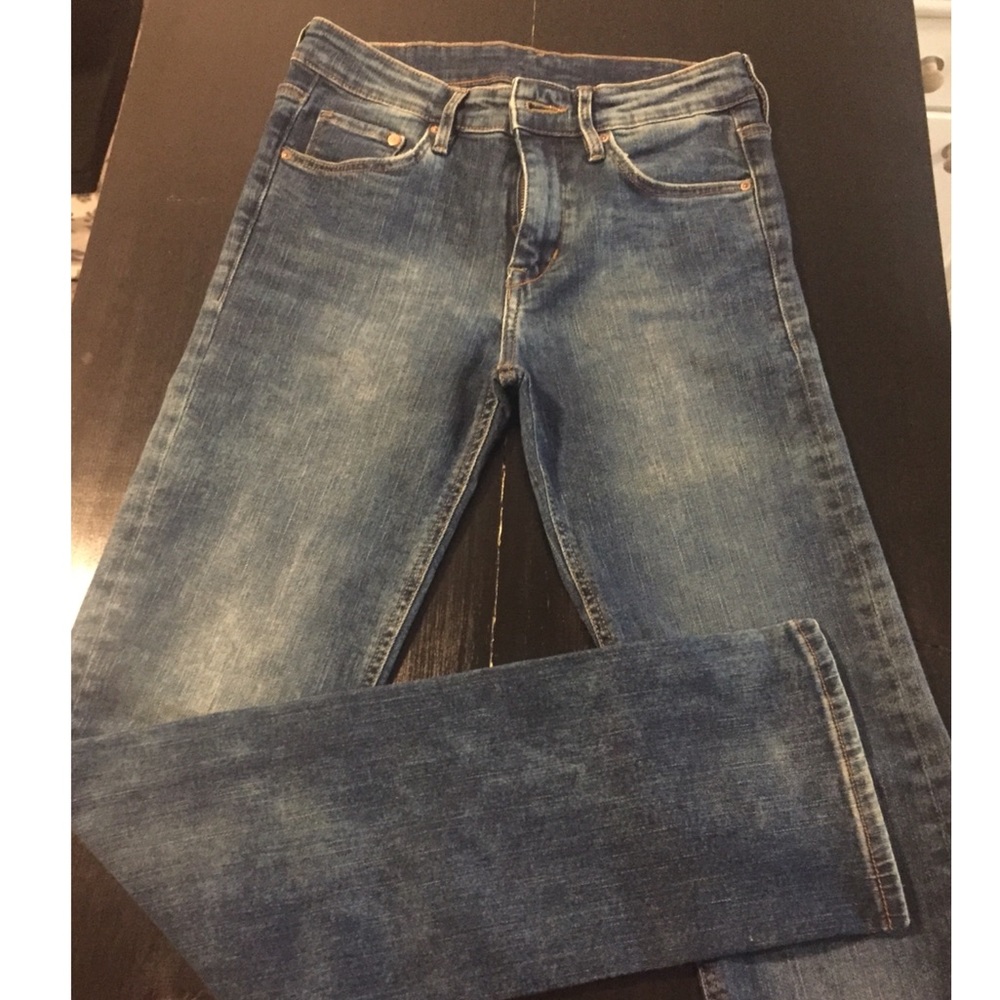 H&M Women’s Distressed Straight Regular Jeans 👖✨